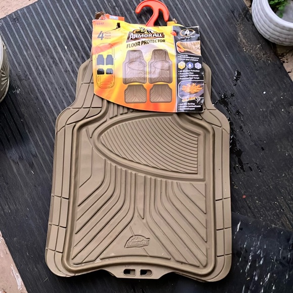ArmorAll® Tan All-Weather Protection Universal 4-Piece Rubber Floor Mats - Picture 1 of 9